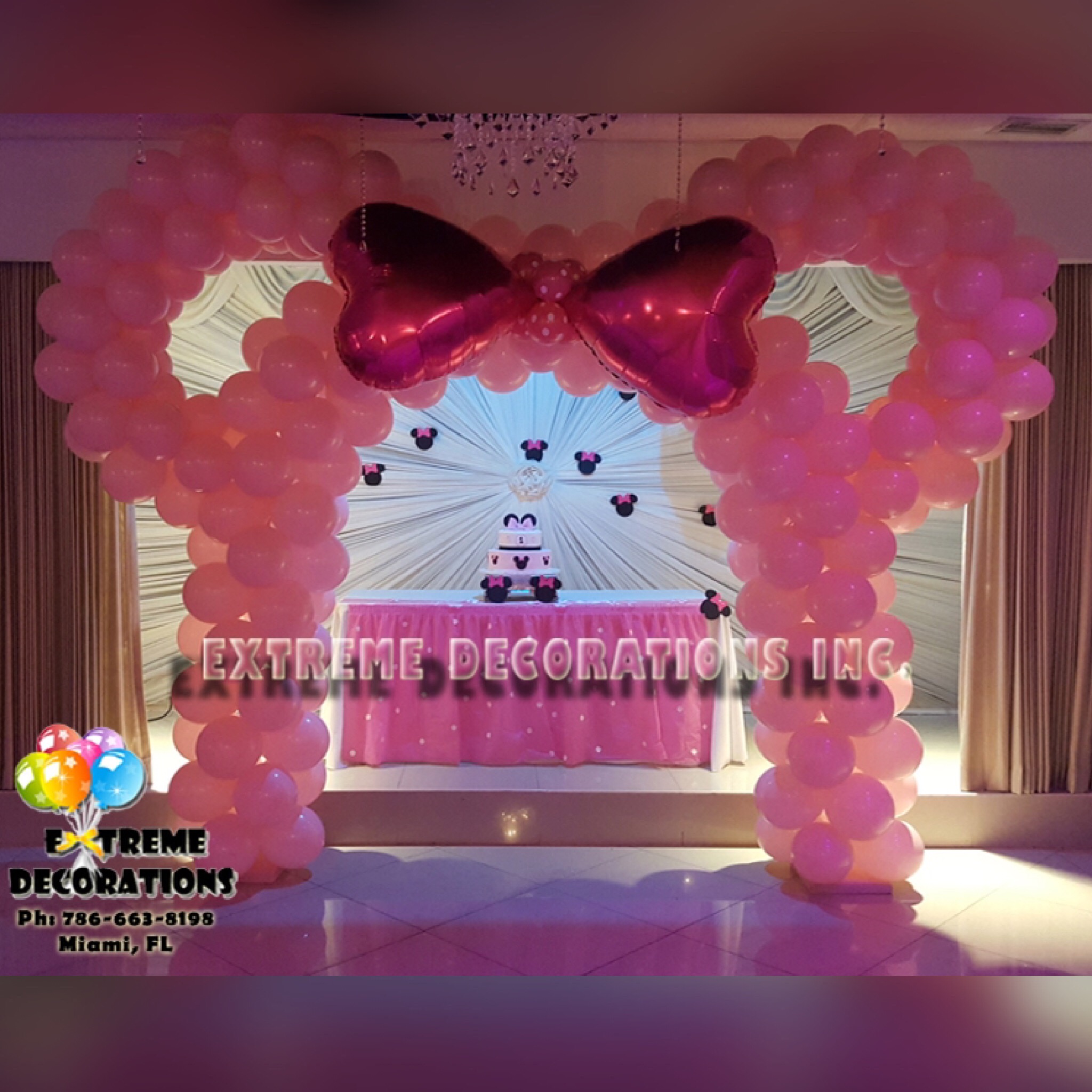Minnie inspired balloon arch