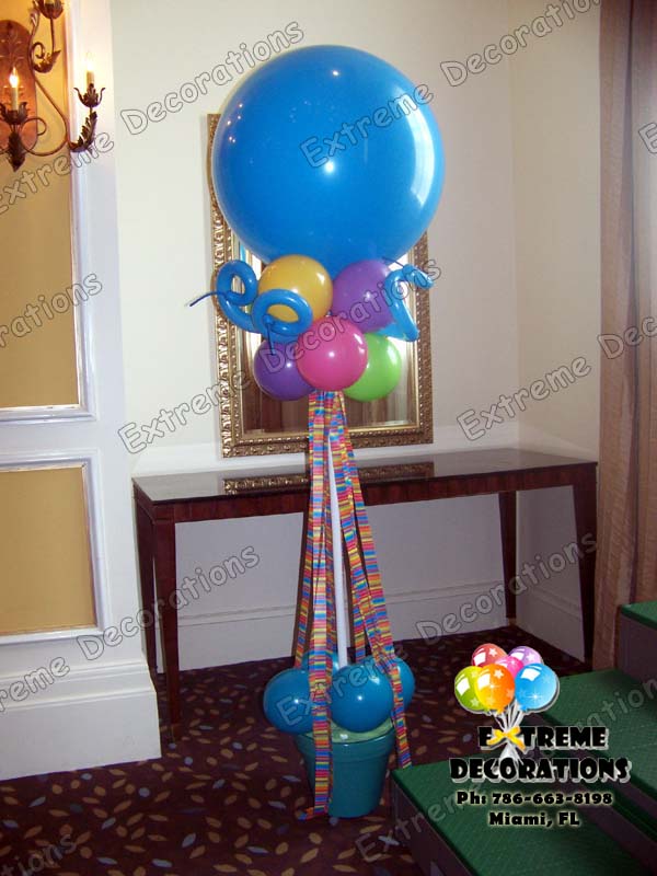 Dr Seuss balloon column