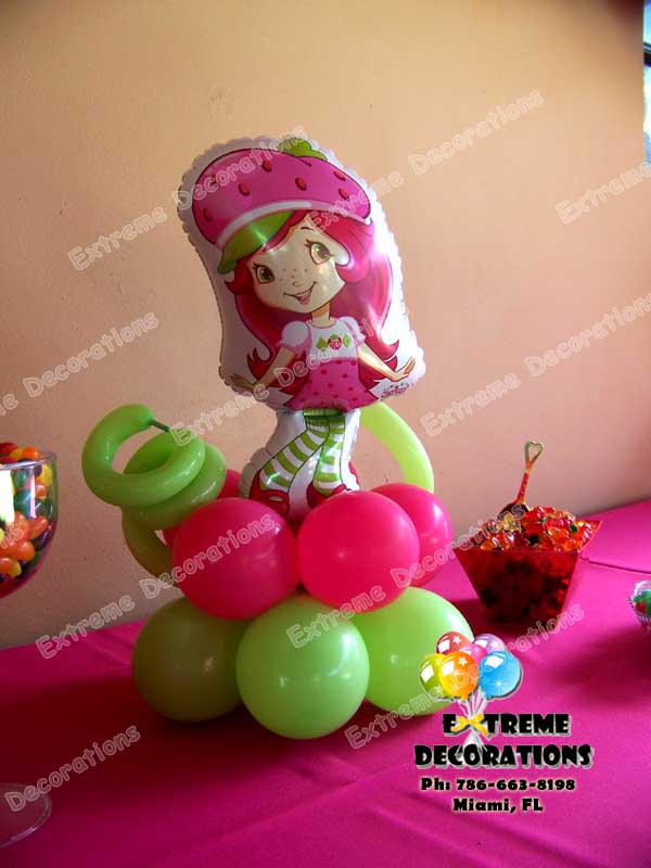 Strawberry shortcake balloon centerpiece