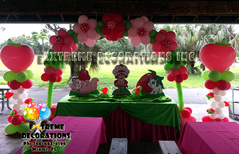 Vintage Strawberry shortcake cake table balloon decoration