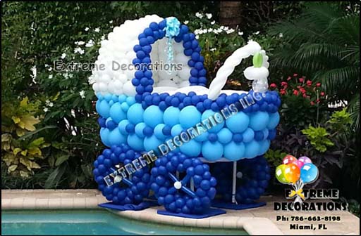 Baby shower balloon decoration - Baby carriage balloon sculpture